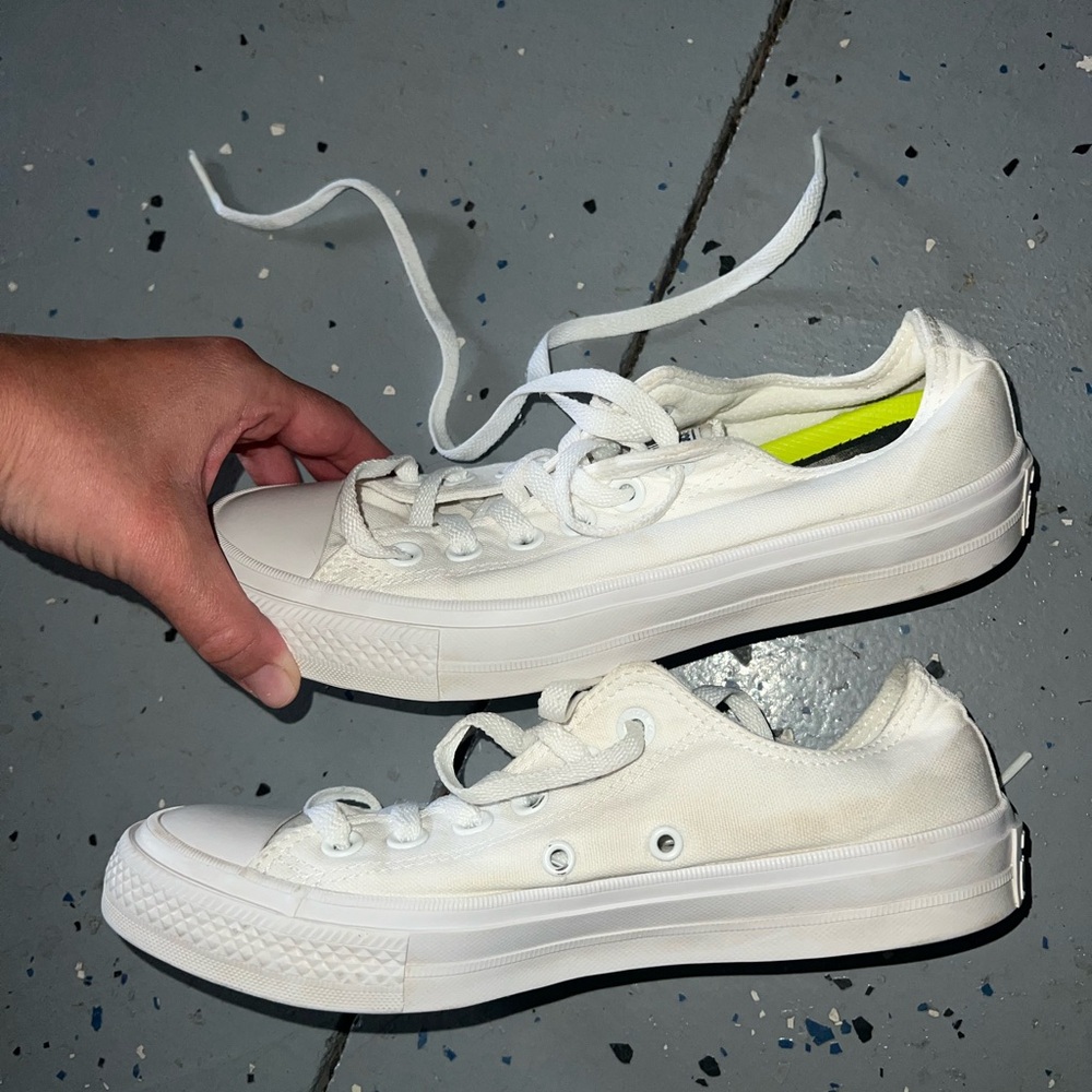 white converse - Picture 4 of 4